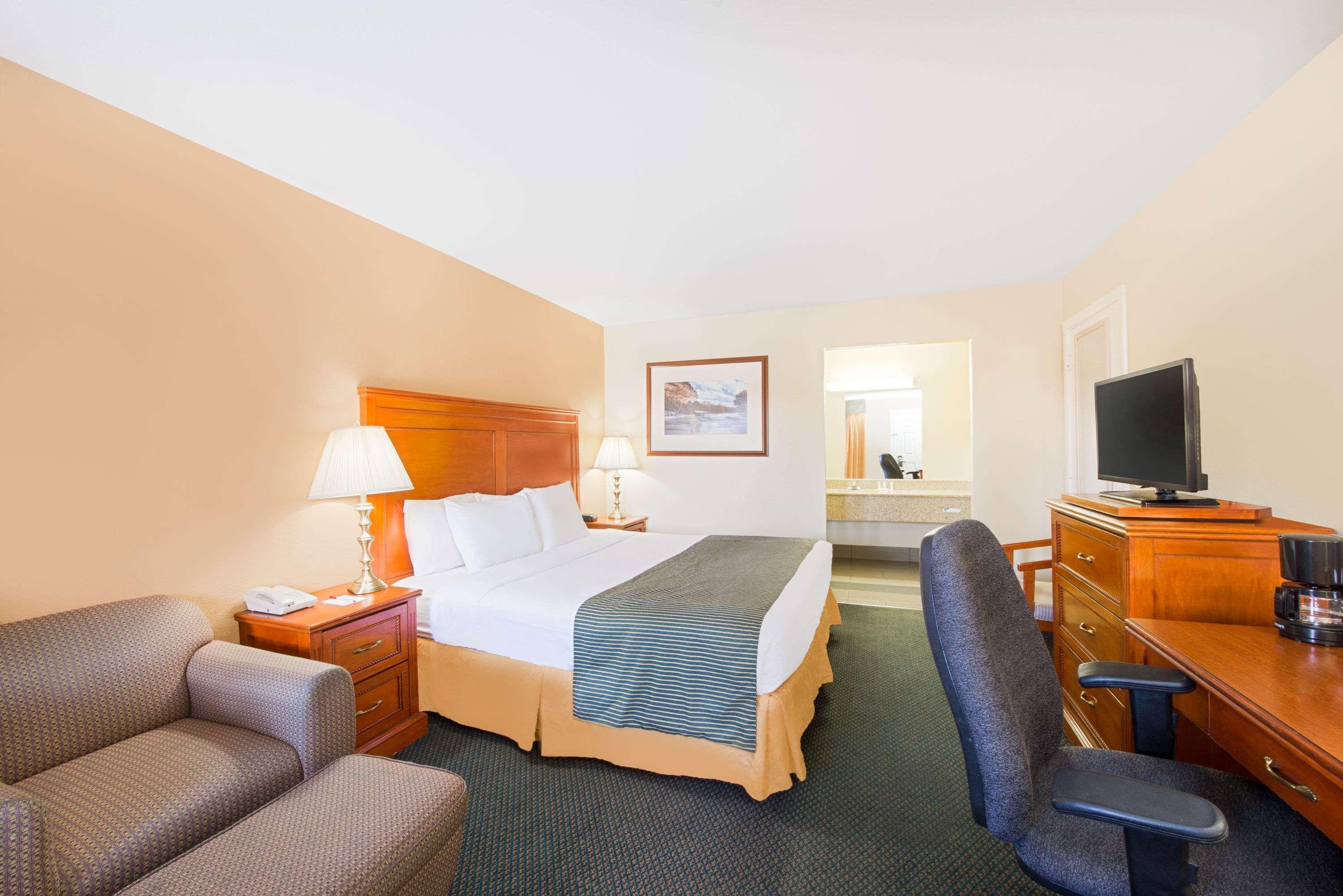 Ramada By Wyndham Flagstaff East Exterior foto
