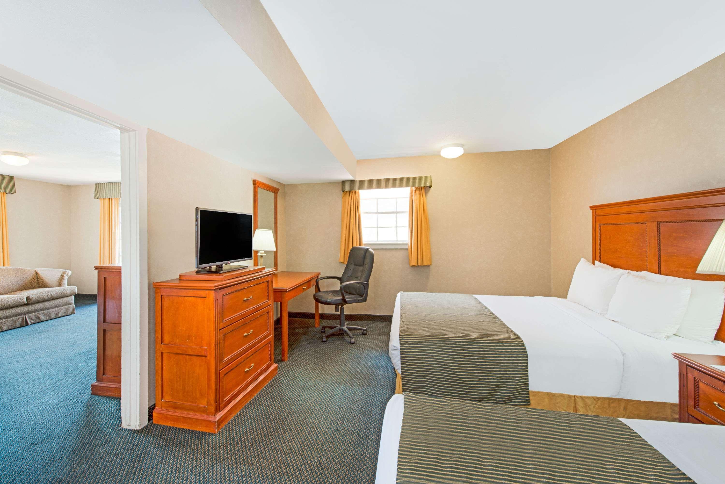 Ramada By Wyndham Flagstaff East Exterior foto