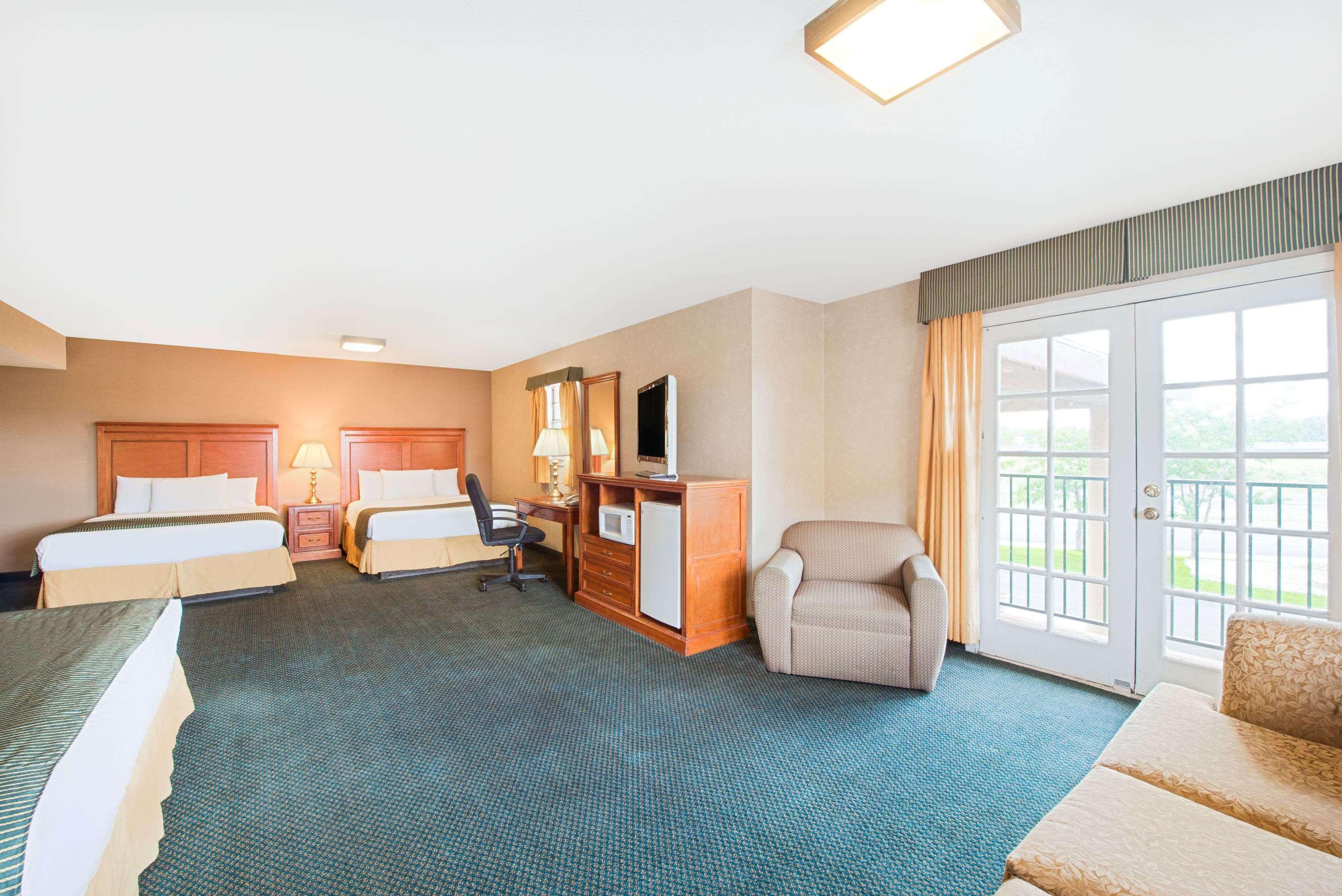 Ramada By Wyndham Flagstaff East Exterior foto