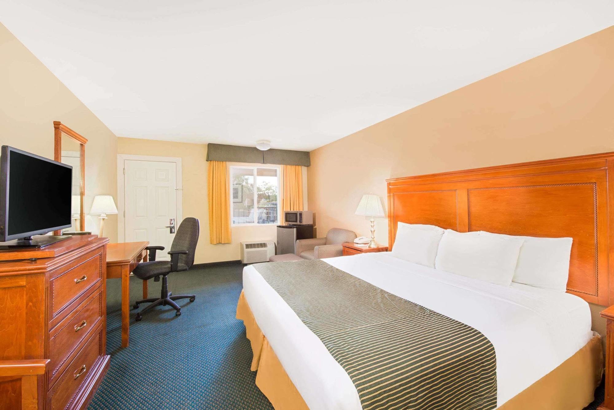 Ramada By Wyndham Flagstaff East Exterior foto