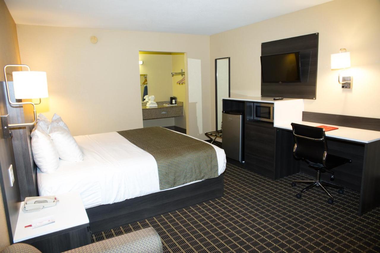 Ramada By Wyndham Flagstaff East Exterior foto