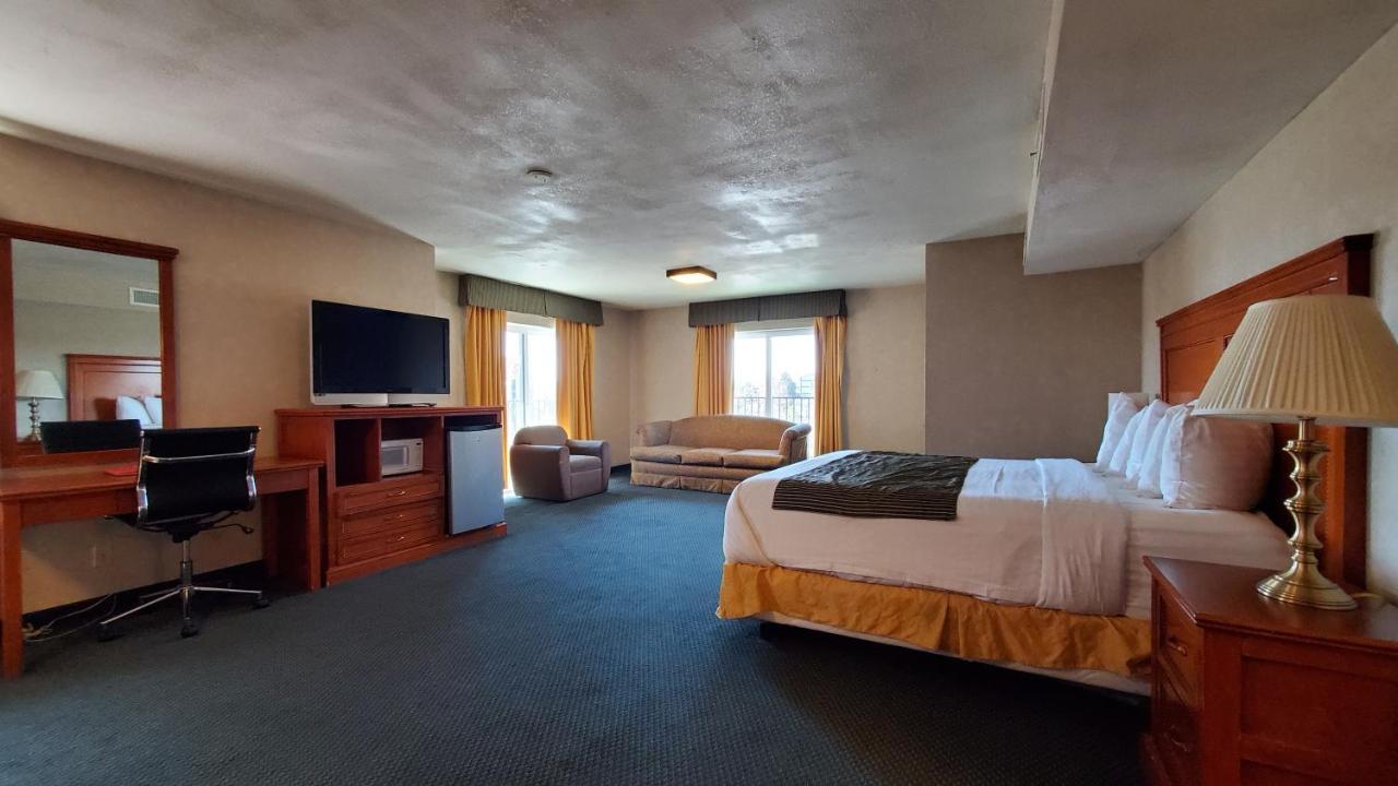 Ramada By Wyndham Flagstaff East Exterior foto